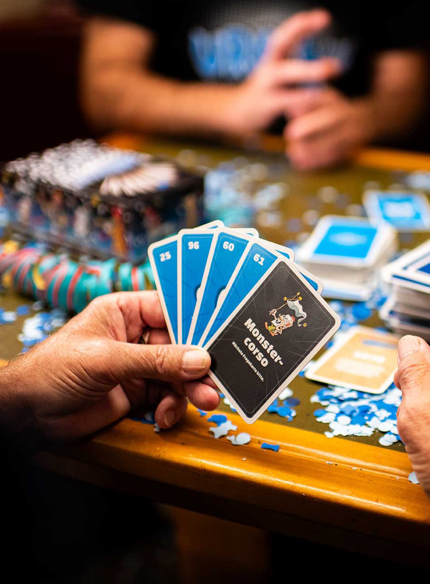 Urknall-Kartenspiel: Entdecke die Geschichte der Lozärner Fasnacht