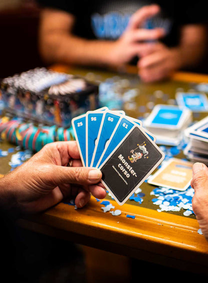 Urknall-Kartenspiel: Entdecke die Geschichte der Lozärner Fasnacht